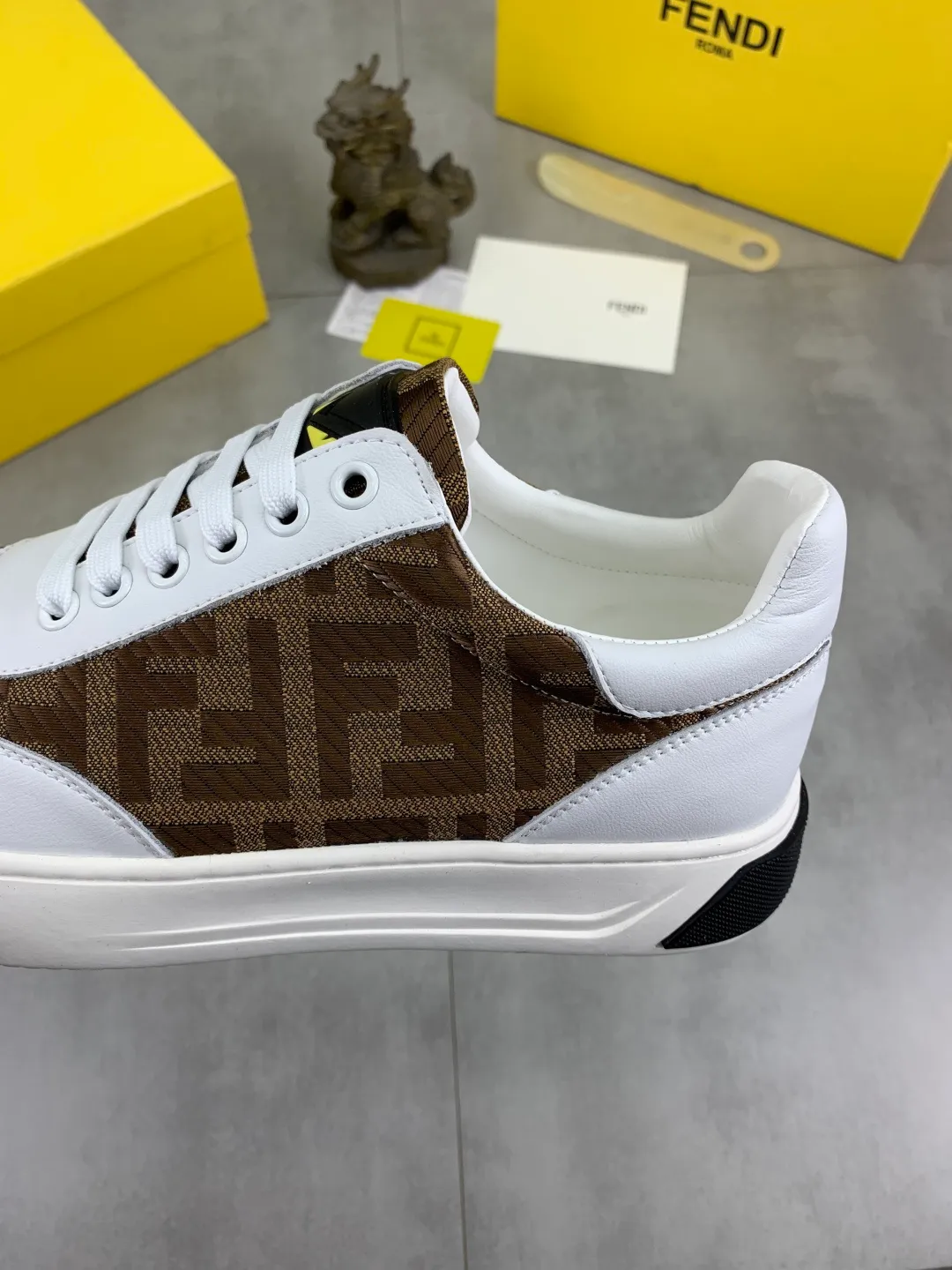 ​Men's shoes 💰P420 💰[New style] little monster 🆘 New style at FENDI counter 🕶️🕶️Simple routing effect, showing an elegant and cool driving shoe 🎬Using imported calfskin + first-layer pigskin lining🐂Excellent material🎬Detailed workmanship 🤗Comfortable foot feel➰➰. ​Pair it with any outfit to show your taste and temperament, low-key luxury ♻️Design ​simple and elegant ​noble and fashionable 🍃​Very loved and favored by trendy men 💓❤️size: 38-44 4️⃣colors available
